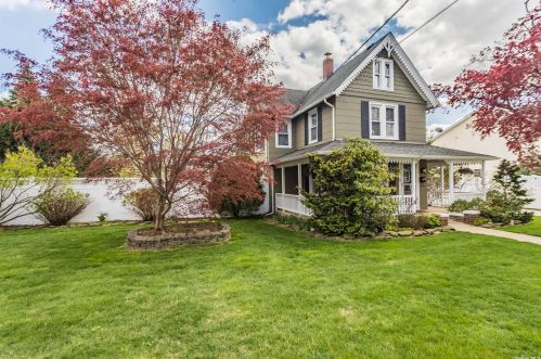 2822 Wilson Ave, North Bellmore, NY 11710-3404