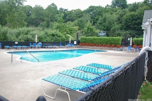 2207 Eaton Ct, Danbury CT  06811-4058 exterior