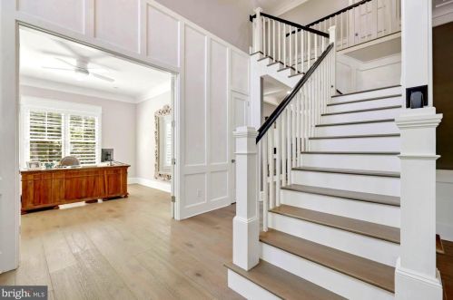 1044 Manning St, Great Falls VA  22066-1922 exterior