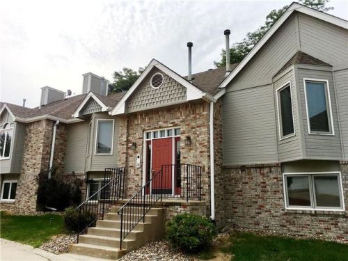 8156 Dellwood Dr, Des Moines, IA 50322-4095