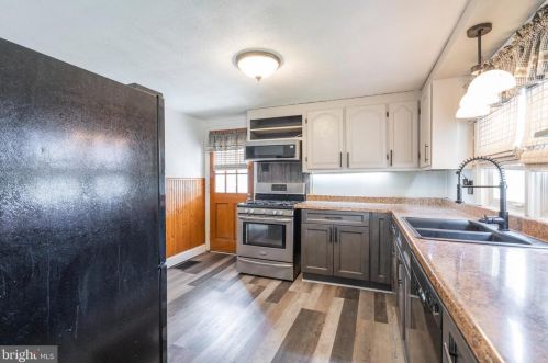 1733 Swamp Pike, Gilbertsville PA  19525-9704 exterior