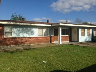 527 Delmar St, Gretna, LA 70056-2841