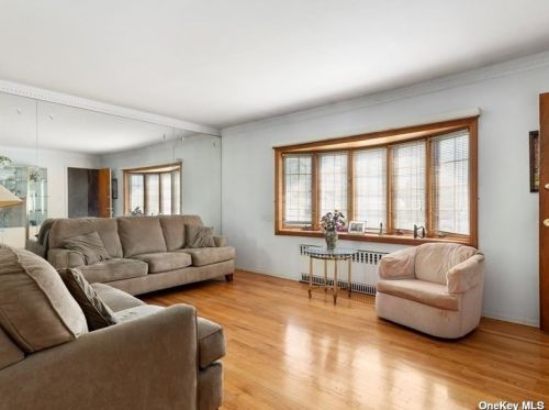 430 Clement Ave, Floral Park NY  11003-2703 exterior