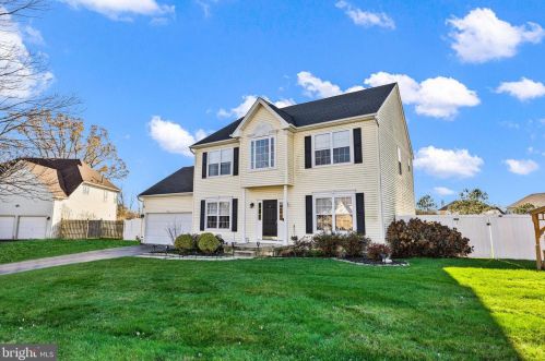 332 Johnny Boy Ln, Berlin Boro, NJ 08009-2708