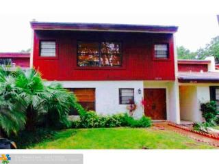 3334 Oak Dr, Hollywood FL  33021-8423 exterior