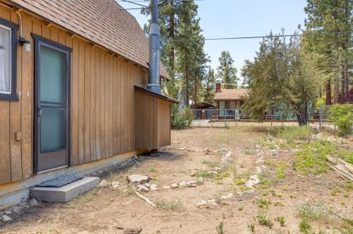 236 Whipple Dr, Big Bear City CA  92314-9163 exterior