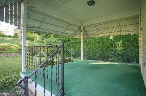 8 Brentwood Rd, Camp Hill PA  17011-2503 exterior