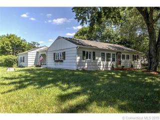 1 Kings Ct, Derby, CT 06418-2216
