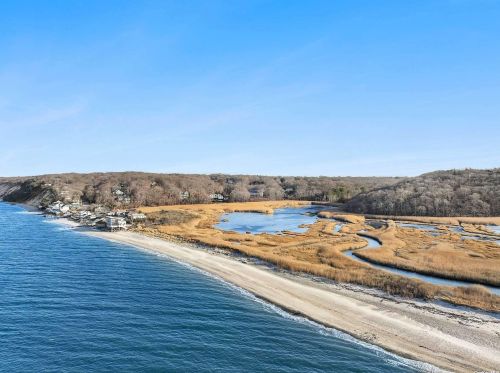 14 Silver Beech Ln, Baiting Hollow NY  11933-1215 exterior