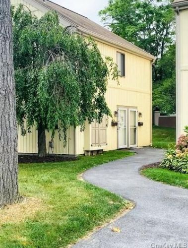 4 Kings Ct, Mohegan Lake, NY 10547-1121