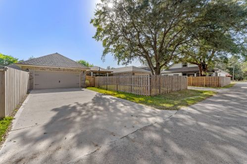 31 8th Ave, Shalimar FL  32579-1806 exterior