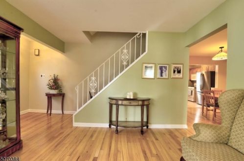 124 Highview Dr, West Paterson, NJ 07424-2714