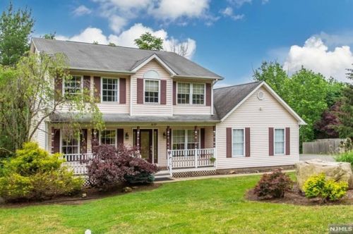 517 Kings Point Trl, Franklin Lakes, NJ 07417-1543
