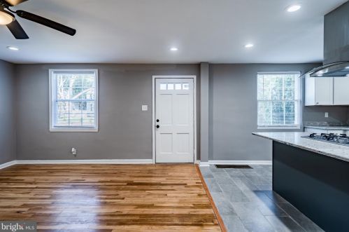 156 Riverview Dr, New Castle DE  19720-2732 exterior