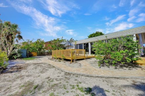 852 Rabbit Rd, Sanibel FL  33957-3018 exterior