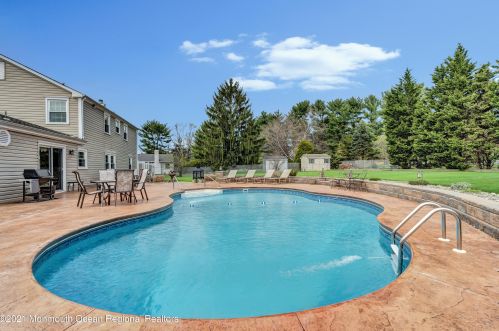 10 Spruce St, East Freehold, NJ 07728-3044
