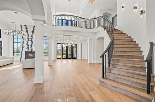 25682 Oak Meadow Dr, Santa Clarita CA  91381-0762 exterior
