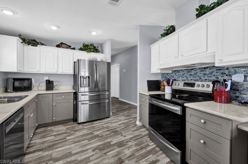 53 Nancy Ln, Fort Myers Beach, FL 33931-2938