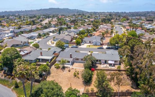 6227 Buisson St, San Diego CA 92122-2246 exterior