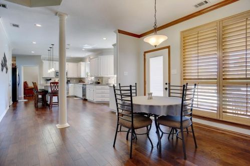 1305 Oak Dr, Lewisville TX  75028-3604 exterior