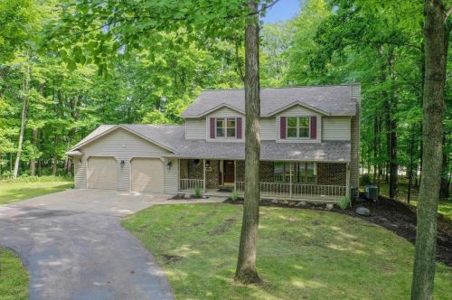 1136 Pinecrest Rd, Green Bay, WI 54313-7241
