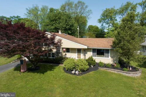 2170 Geoffrey Dr, Willow Grove, PA 19090-2220