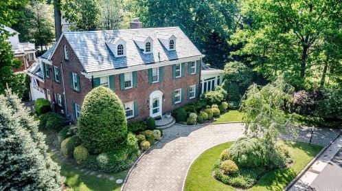 1 Birch St, Great Neck, NY 11023-2302
