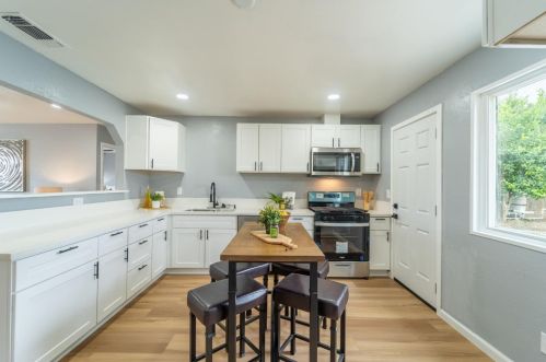 546 Libby Ln, Lathrop CA  95330-9545 exterior