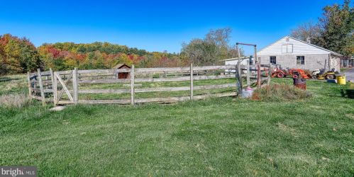 7455 Hillside Dr, Spring Grove PA  17362-8555 exterior