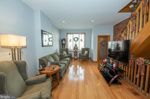 2013 3rd St, Philadelphia, PA 19122-1506