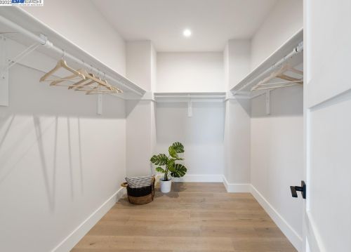 5926 Dover St, Oakland CA  94609-1426 exterior