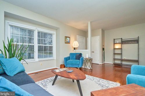 6740 Sunset Woods Ct, Springfield VA  22015-4241 exterior
