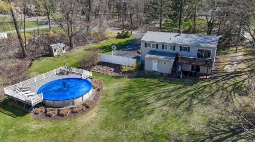 142 Loder Rd, Yorktown Hgts NY  10598-3911 exterior