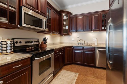 20 Phelps Rd, Middletown RI 02842-5448 exterior