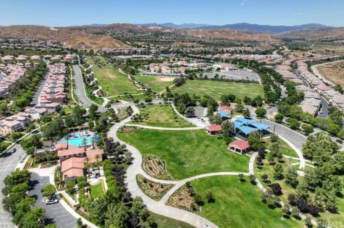 23860 Toscana Dr, Santa Clarita CA  91354-3015 exterior