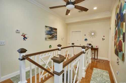 18 Pinewood Ln, New Hyde Park NY  11040-3321 exterior