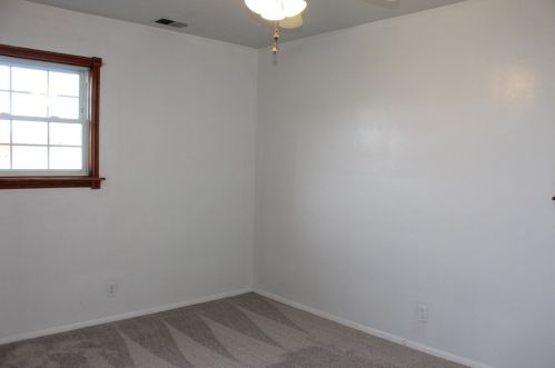 1 Nancy Dr, Jeannette PA  15644-1040 exterior