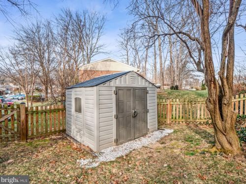 9210 Capricorn Ct, Springfield VA 22015-3513 exterior