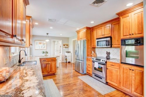 426 Buckhorn Dr, Belvidere NJ  07823-2707 exterior