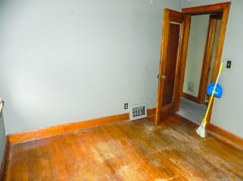 8 Lockwood Ln, Norwalk CT  06851-5818 exterior