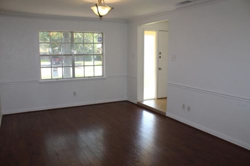 641 Cambridge Dr, Richardson TX  75080-3373 exterior