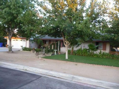 12901 Hideaway Ln, Victorville, CA 92392-5015
