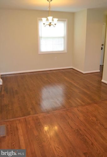 9926 Lakepointe Ct, Springfield VA  22015-1818 exterior