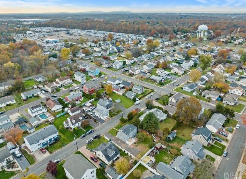 221 18th Ave, Manville NJ  08835-1629 exterior