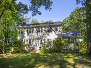 26 Jonathan Dr, Roxbury, CT 06783-1116