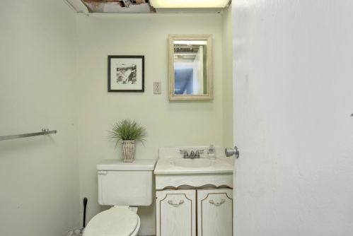 8461 Vlg Dr, Florence KY  41042-8845 exterior