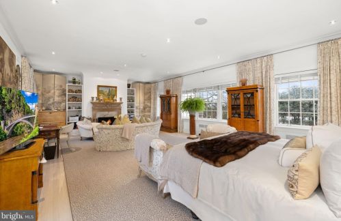 3210 R St, Washington DC  20024-3419 exterior