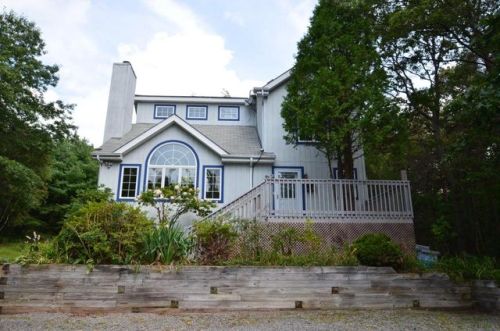 8825 Laird Dr, Stroudsburg, PA 18360-6694