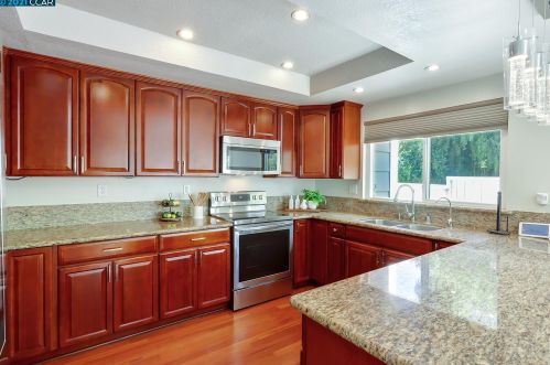 4330 Fairlands Dr, Pleasanton CA  94588-3428 exterior