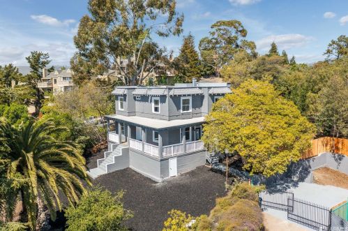 9858 Burr St, Oakland, CA 94605-4802
